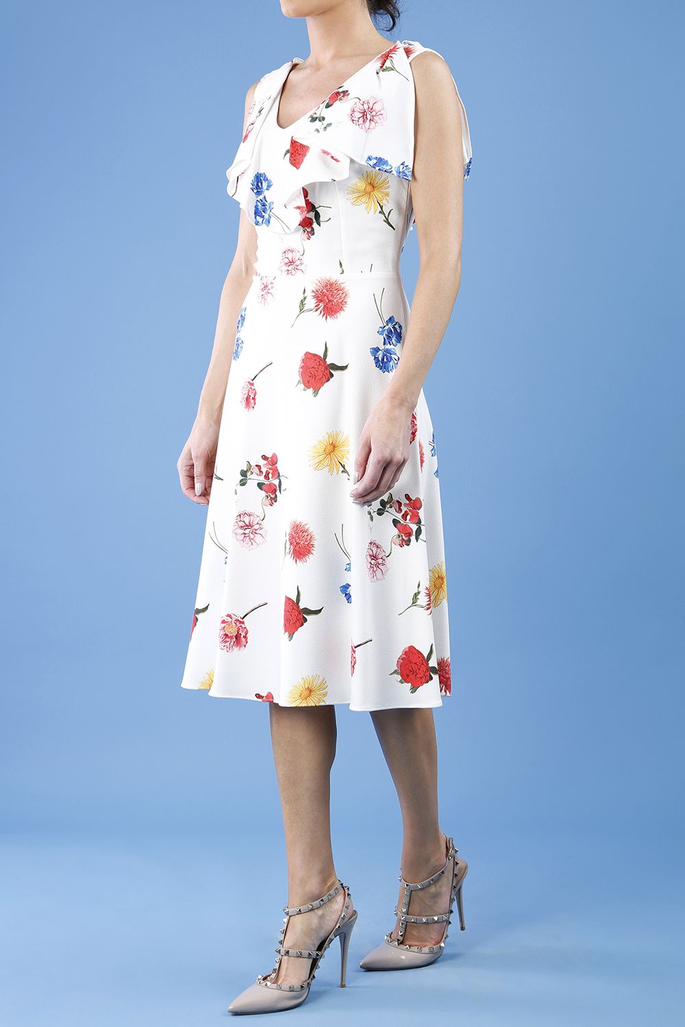 model is wearing diva catwalk layla a-line swing printed dress without sleeves in buttercup print front