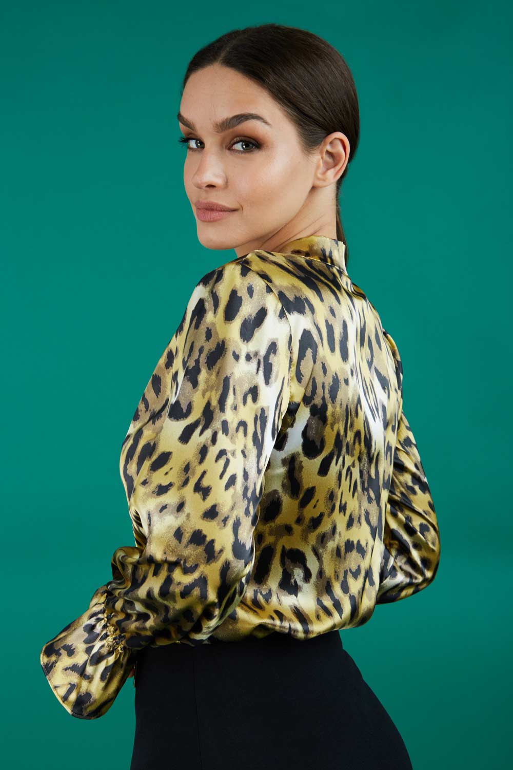 divacatwalk ricky long sleeve animal printed top with a loose tie detail at the front in gold leopard print front
