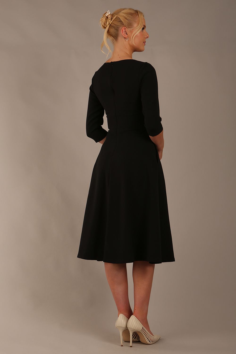 model is wearing diva catwalk casares swing dress with a keyhole neckline three quarter sleeve dress with pocket detail in black back (Black)