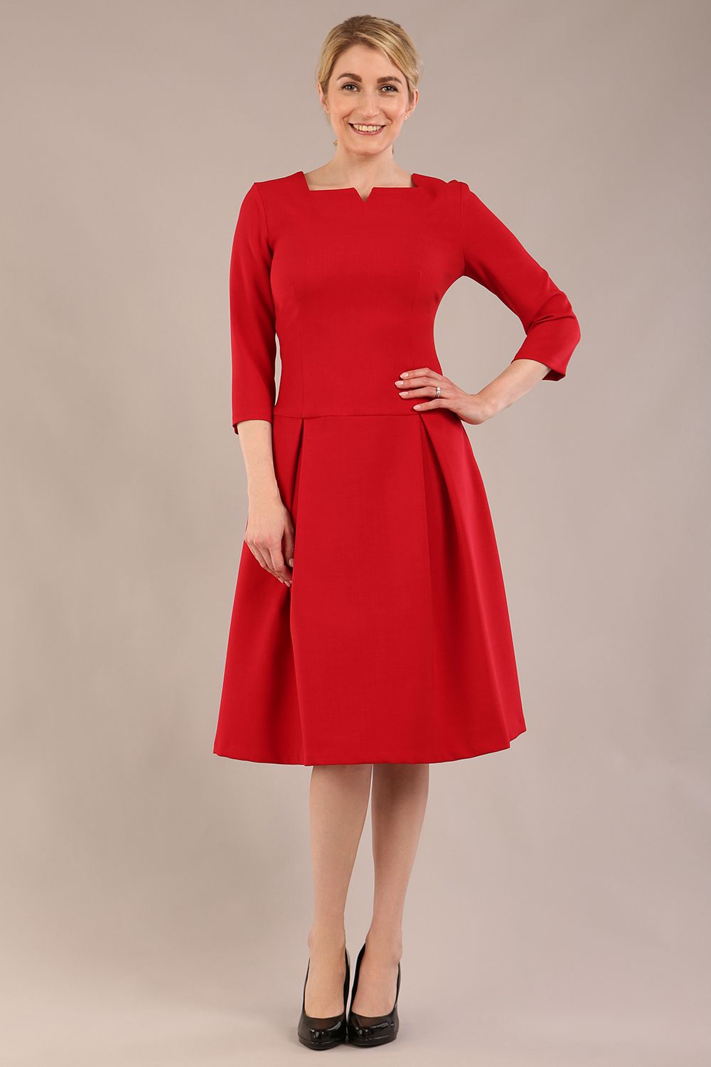 model is wearing a diva catwalk Cordelia Square Neck Pleated Midi A-line Dress with 3/4 sleeve in dark red colour front