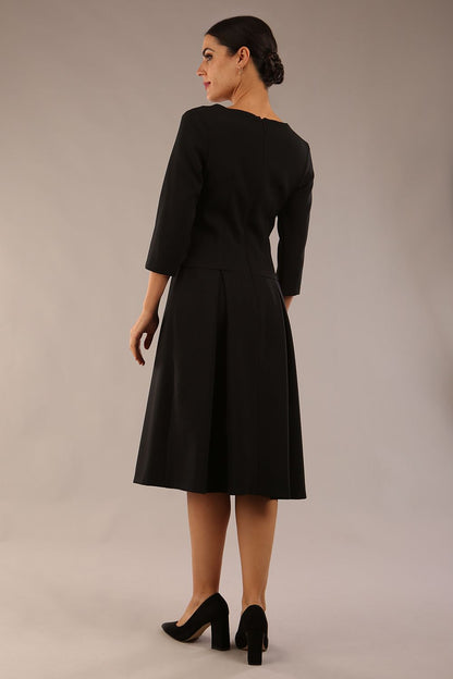model is wearing a diva catwalk Cordelia Square Neck Pleated Midi A-line Dress with 3/4 sleeve in black colour front