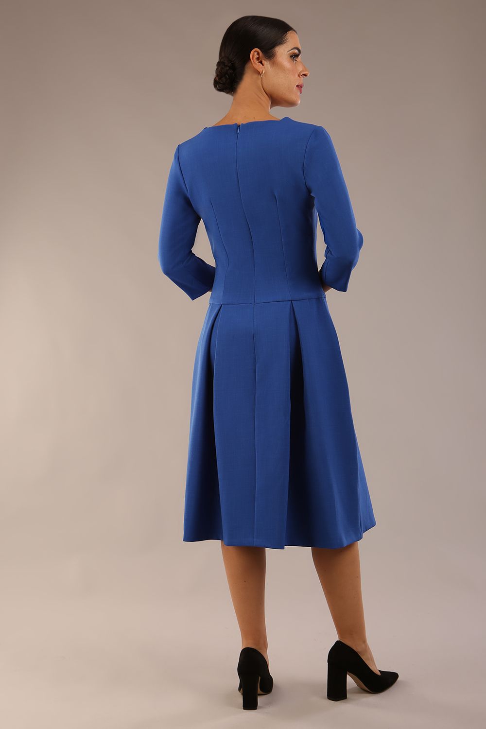 model is wearing a diva catwalk Cordelia Square Neck Pleated Midi A-line Dress with 3/4 sleeve in cobalt blue colour front