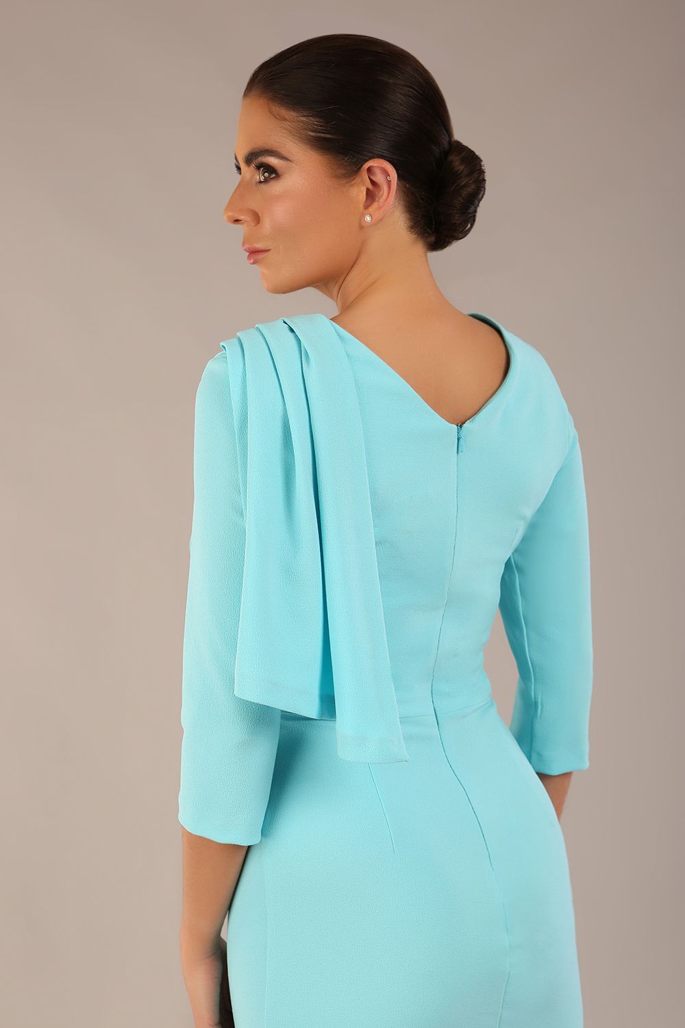 brunette model is wearing a diva catwalk Frieth Gathered Shoulder Dress 3/4 sleeves knee length with shoulder detail in turquoise colour front image with a hat