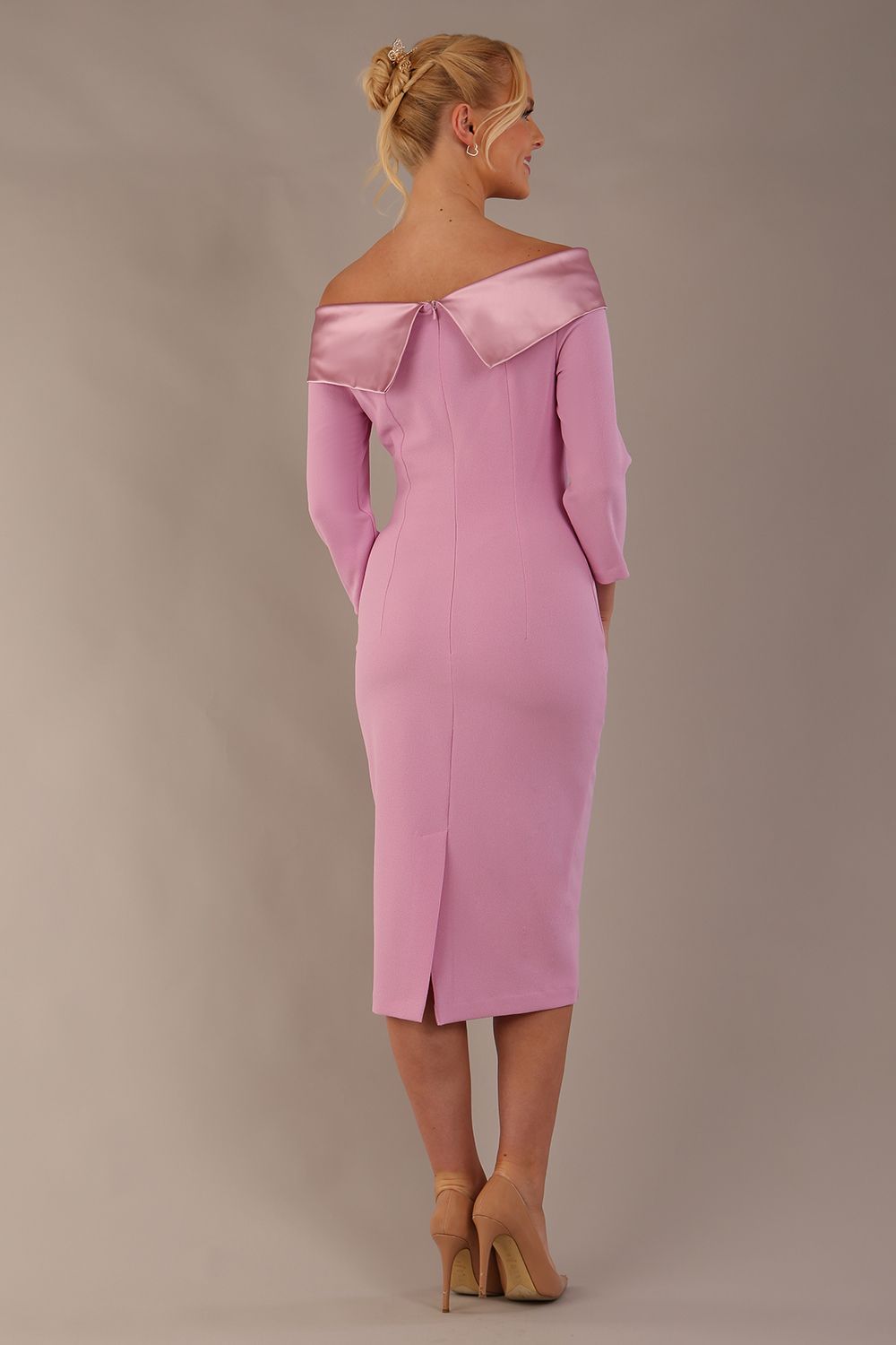 brunette Model is wearing a diva catwalk Rosalind Off Shoulder Bow Detail Pencil Dress 3/4 sleeve in Dawn Pink contrast front image (Dawn Pink)