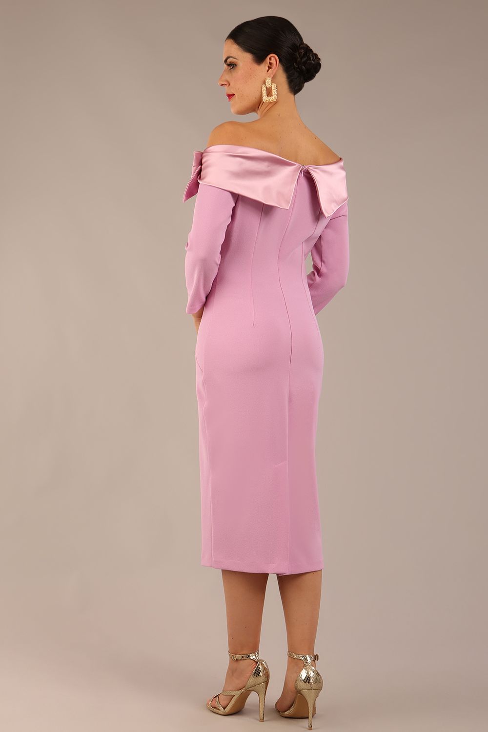brunette Model is wearing a diva catwalk Rosalind Off Shoulder Bow Detail Pencil Dress 3/4 sleeve in Dawn Pink contrast front image (Dawn Pink)