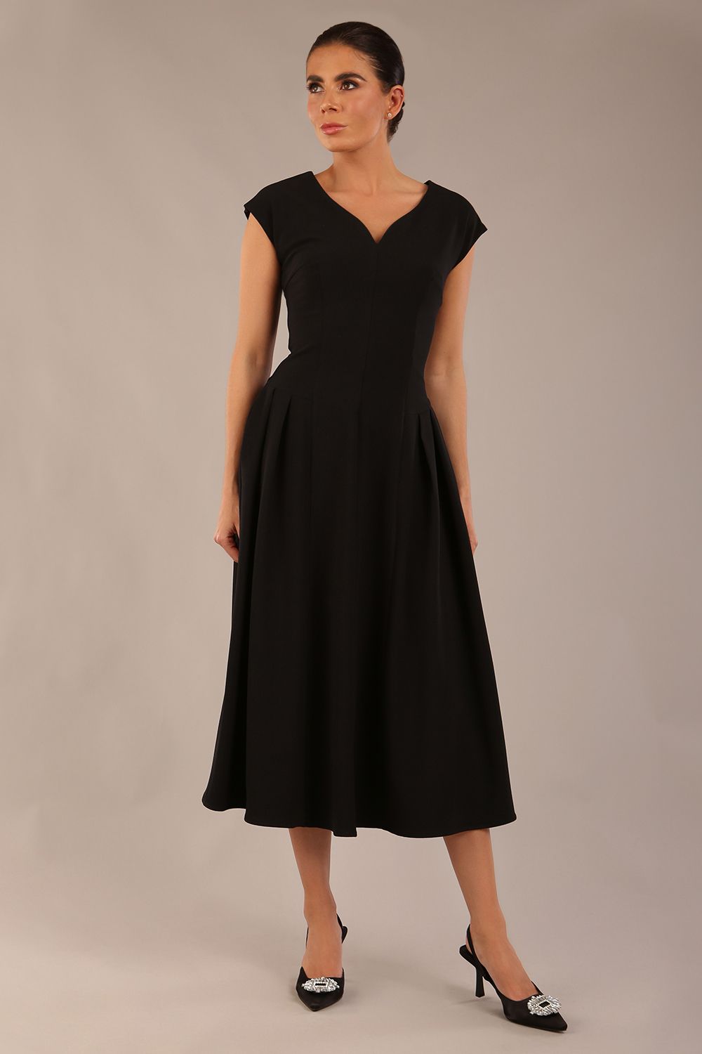 brunette model is wearing a diva catwalk Audrey a-line Dress sweetheart neckline and With Pockets and sleeveless with ankle length black colour back