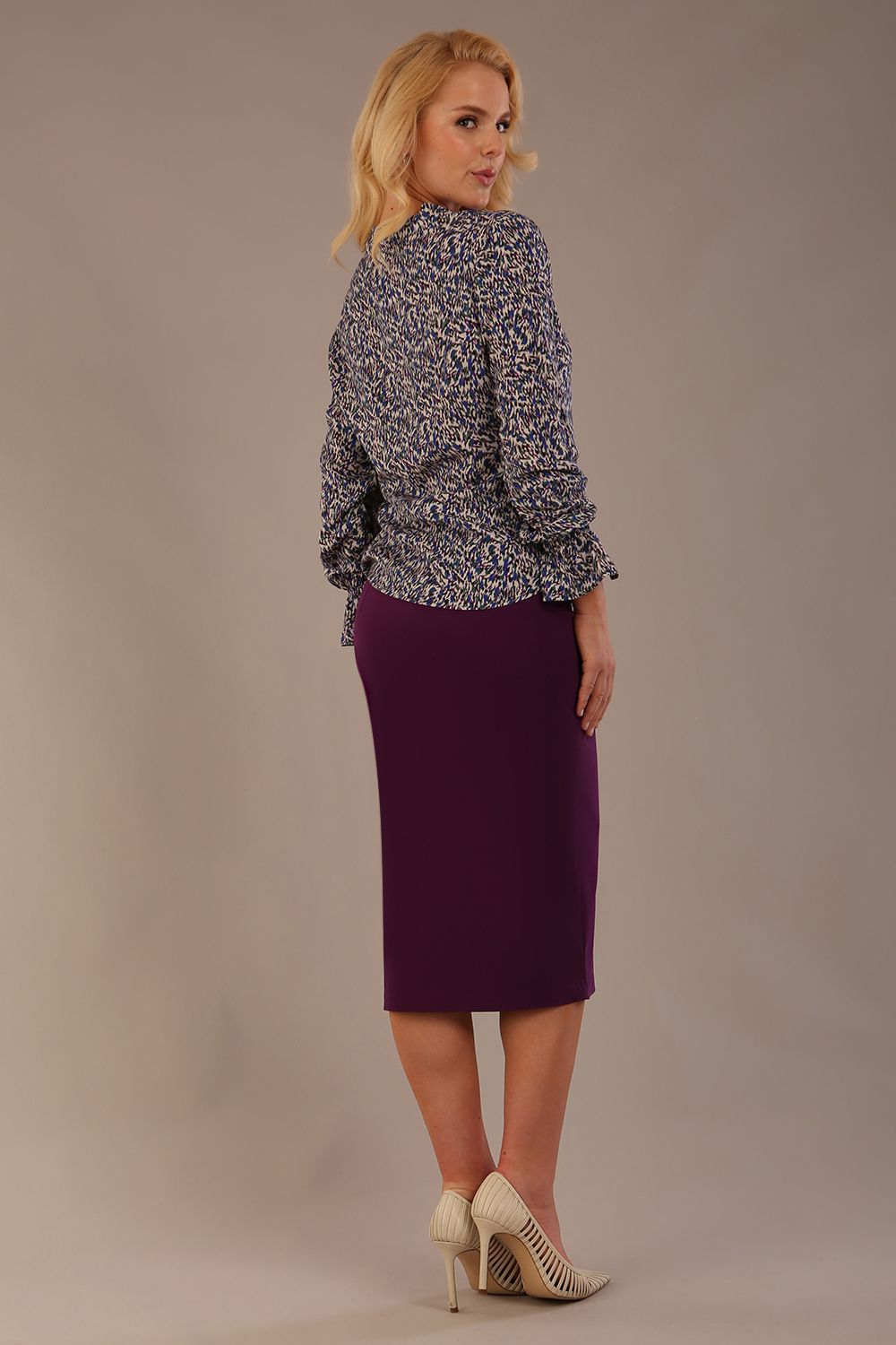  Close-up of the elasticated frill cuff detail on the sleeve of the Alpha top (Jardin Secret Print)