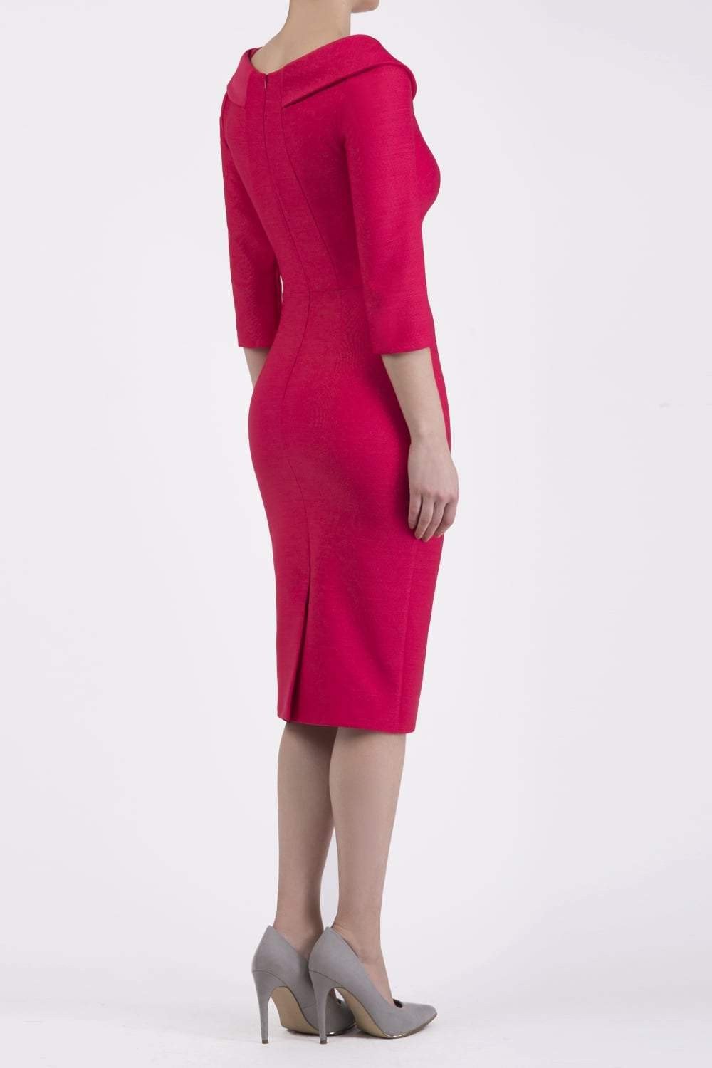 model wearing a divacatwalk Seed Spotlight Round Collar Dress 3/4 sleeve knee length in opera pink colour